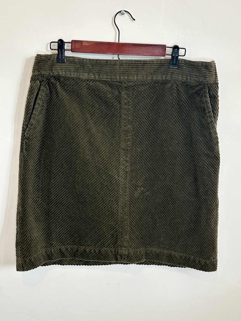 Talbots Olive Green Corduroy Skirt, 100% cotton, side zip, pockets, Size 14